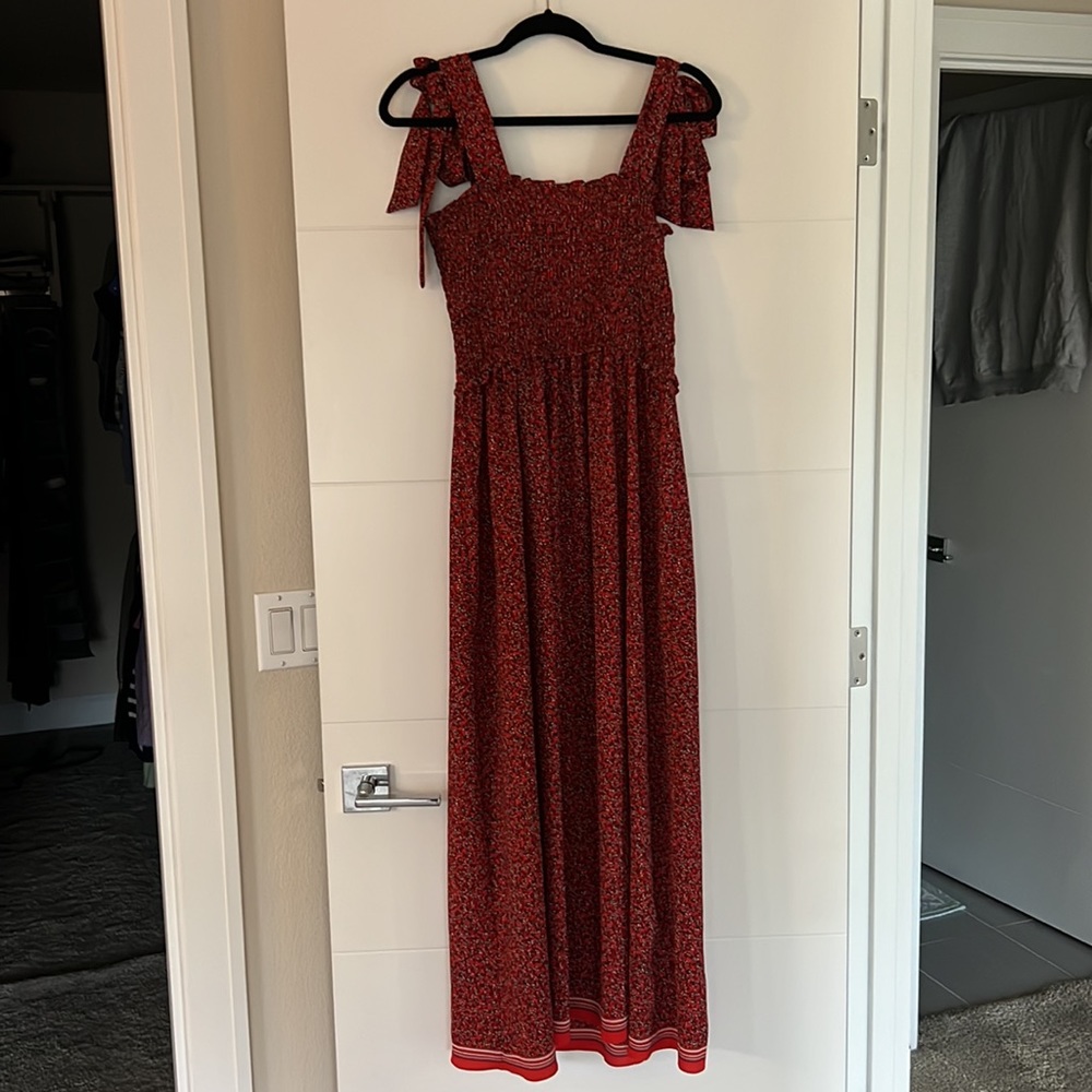 Long sleeveless dress, great for summer/spring wedding